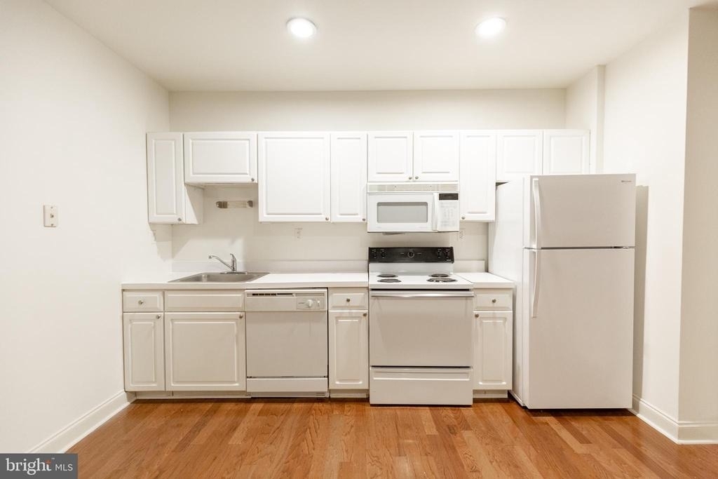 1411-2 Walnut Street - Photo 7