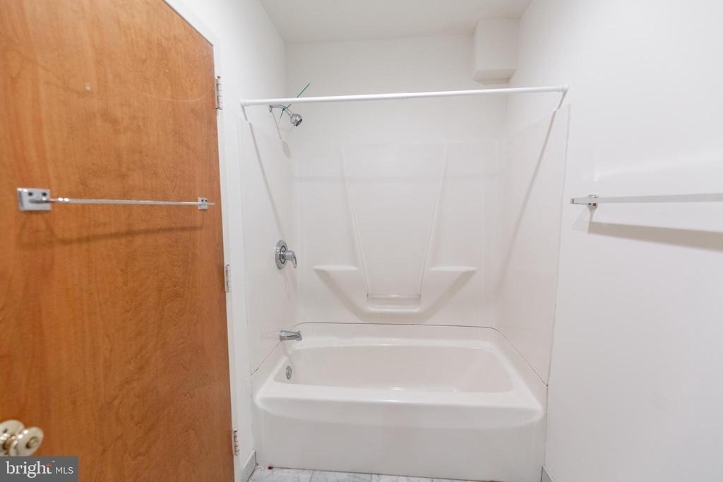 1411-2 Walnut Street - Photo 18