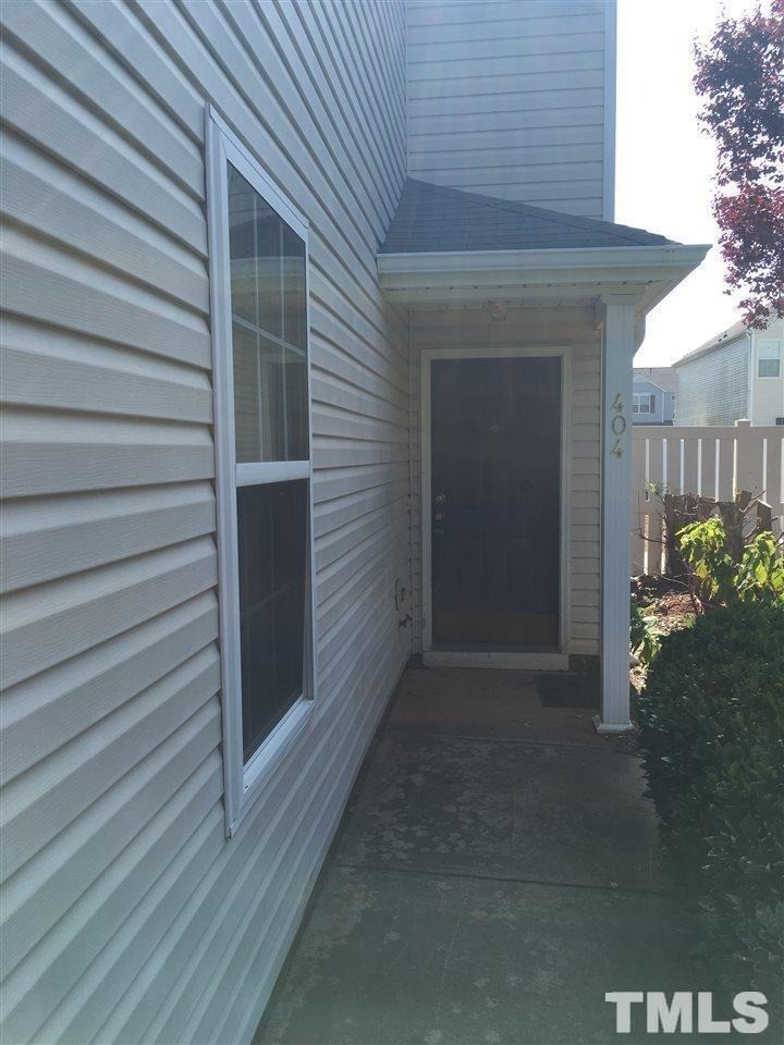 404 Commons Drive - Photo 2