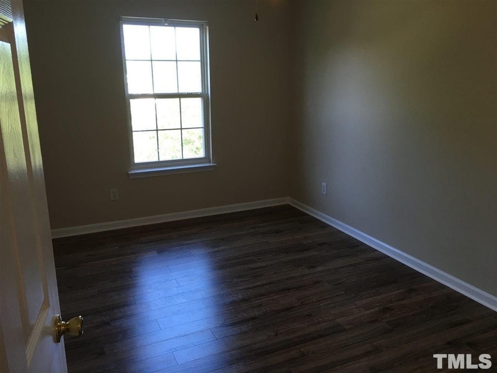 404 Commons Drive - Photo 12