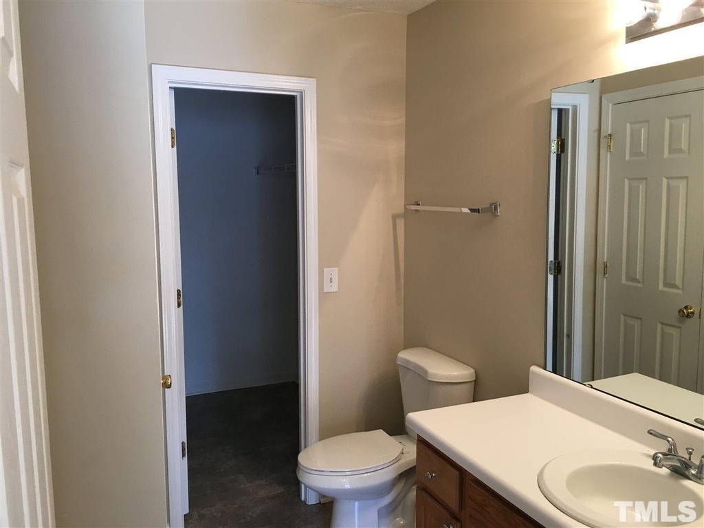 404 Commons Drive - Photo 8