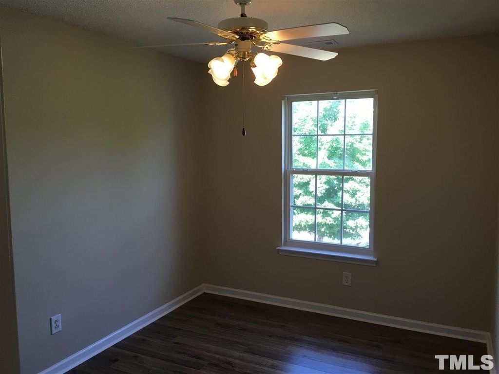 404 Commons Drive - Photo 11
