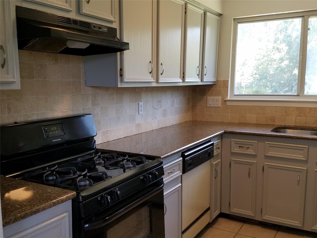 3607 Cornerstone St - Photo 4