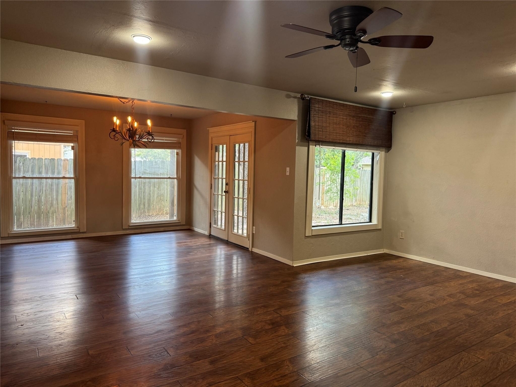 8004 Downing St - Photo 10