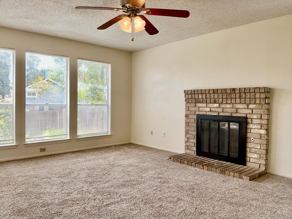 12120 Thompkins Dr - Photo 1