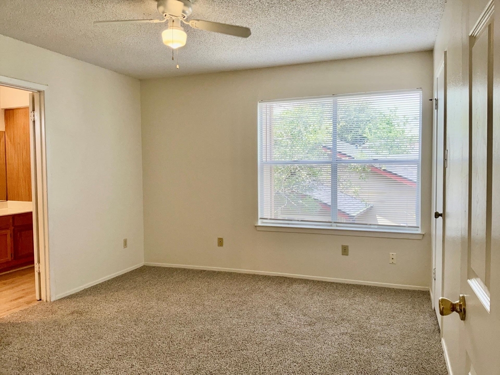 12120 Thompkins Dr - Photo 8