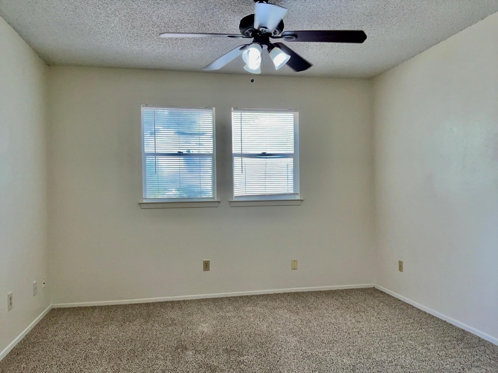 12120 Thompkins Dr - Photo 15