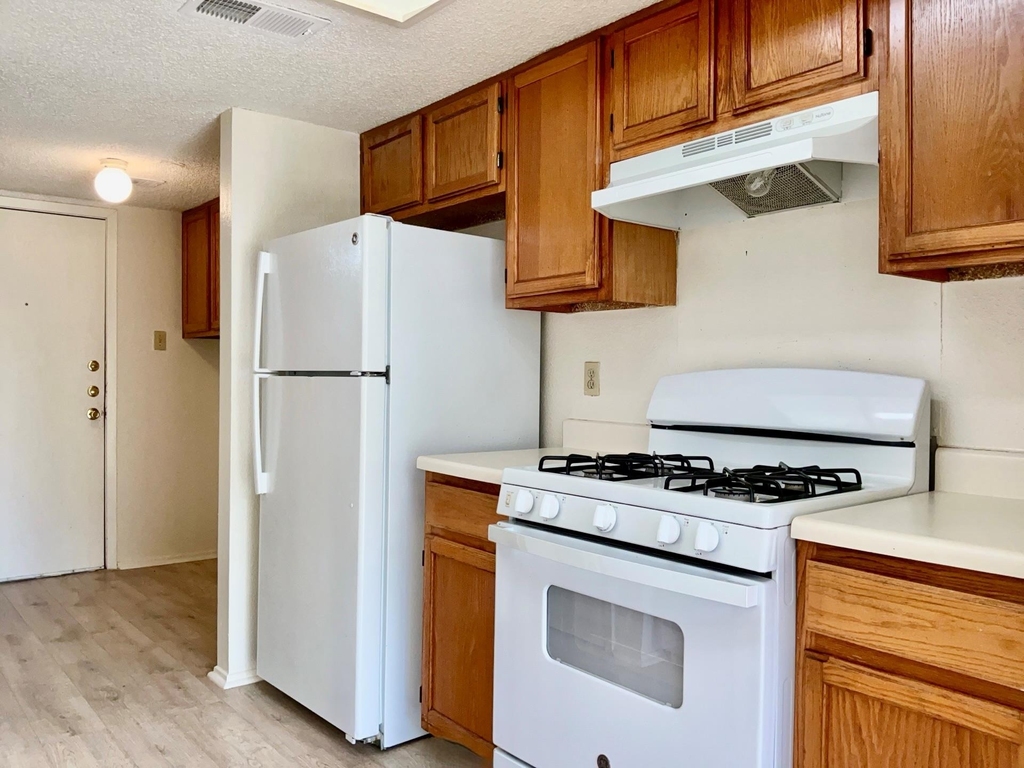 12120 Thompkins Dr - Photo 5