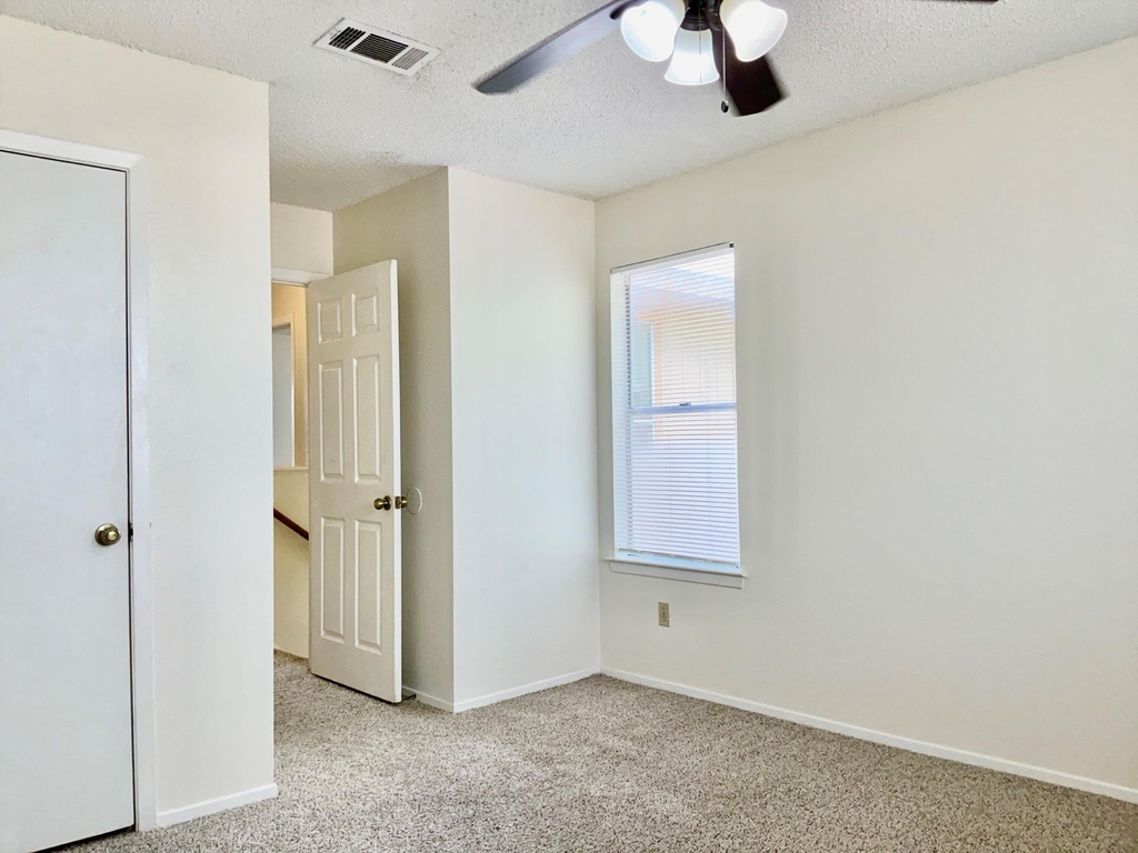 12120 Thompkins Dr - Photo 16