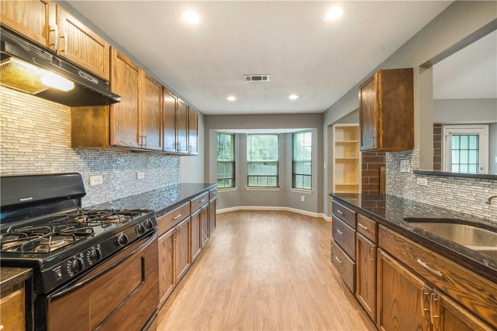 16336 Edgemere Dr - Photo 1