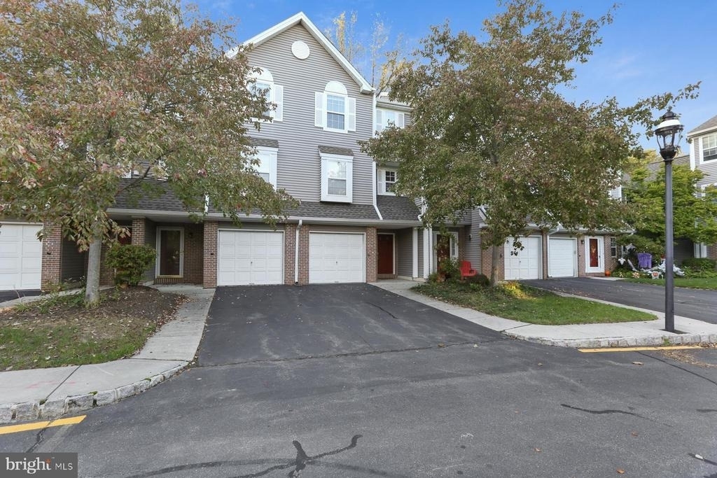 140 Barrow - Photo 0