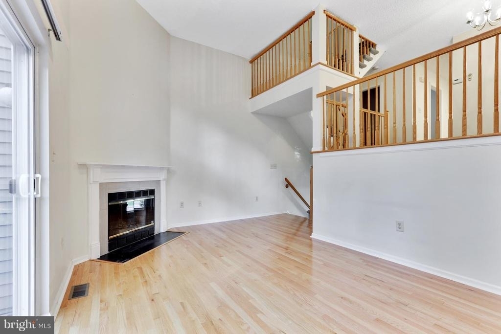 140 Barrow - Photo 1