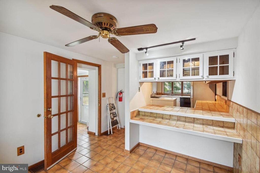 238 Varsity Avenue - Photo 2