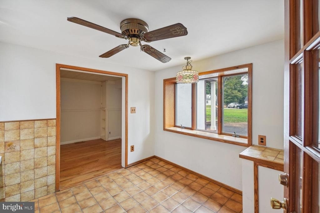 238 Varsity Avenue - Photo 1