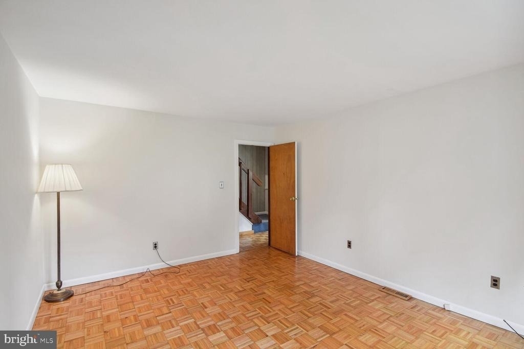 238 Varsity Avenue - Photo 12