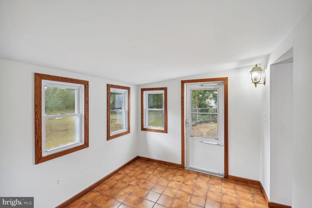 238 Varsity Avenue - Photo 9
