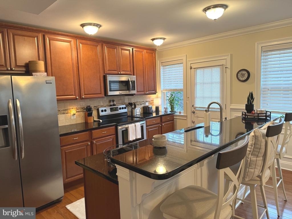 600 Grove Street - Photo 1