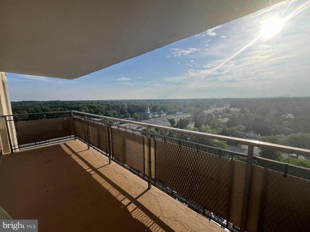 1508 Barclay Towers - Photo 16