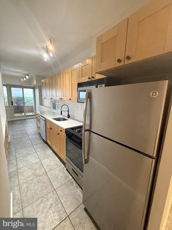 1508 Barclay Towers - Photo 5
