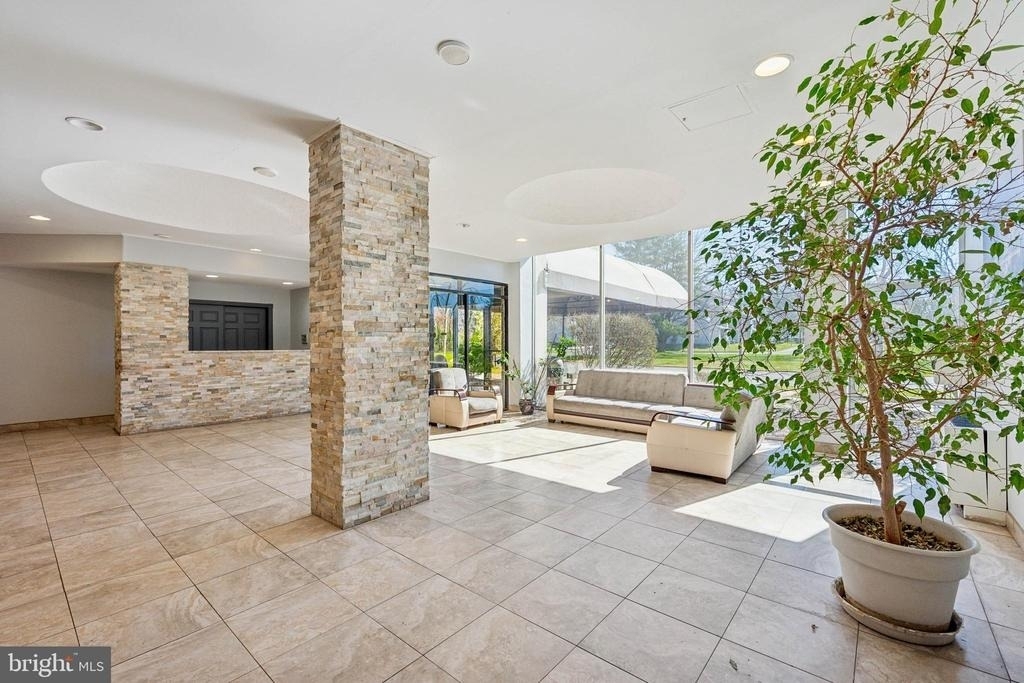 1508 Barclay Towers - Photo 18