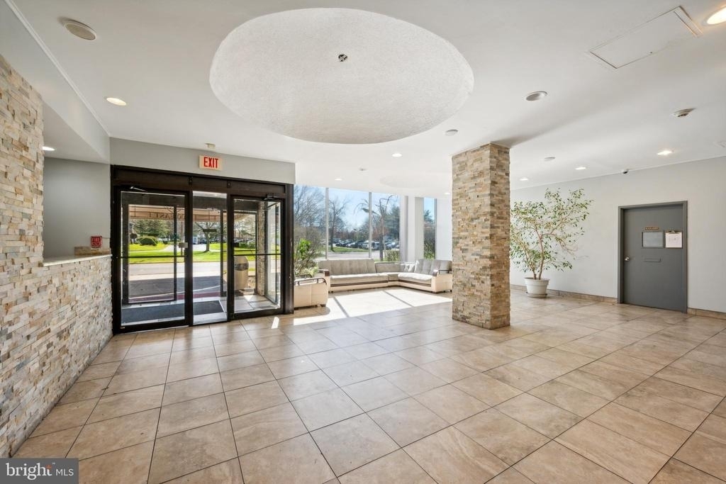 1508 Barclay Towers - Photo 19