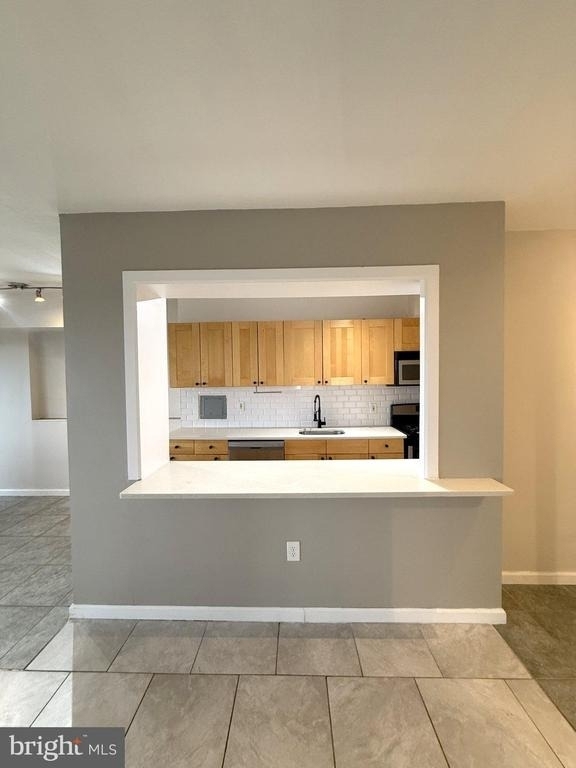 1508 Barclay Towers - Photo 3