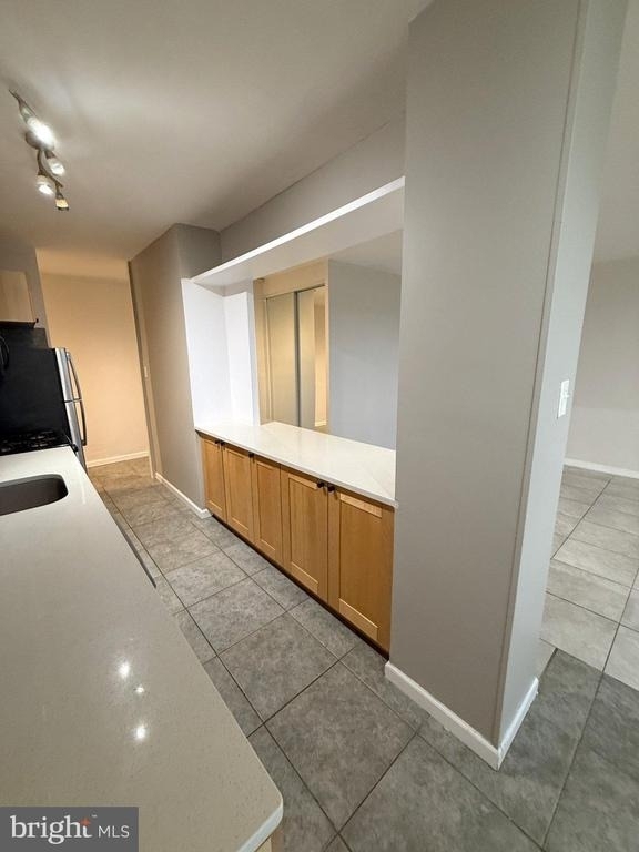 1508 Barclay Towers - Photo 4