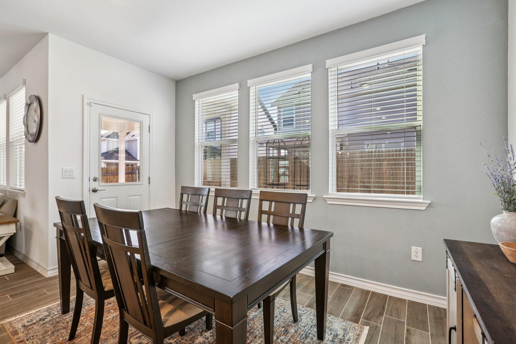 2903 Bronx Dr - Photo 9