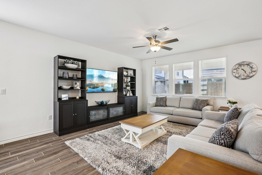2903 Bronx Dr - Photo 5