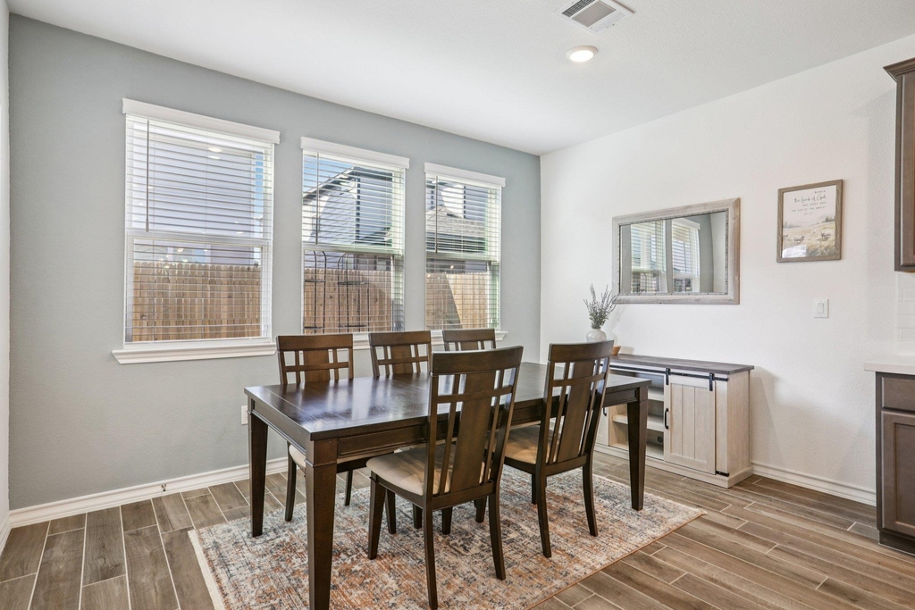 2903 Bronx Dr - Photo 8