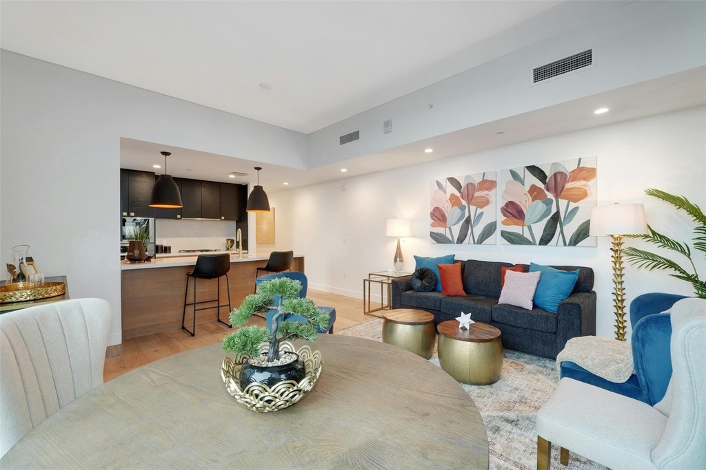 70 Rainey St - Photo 3