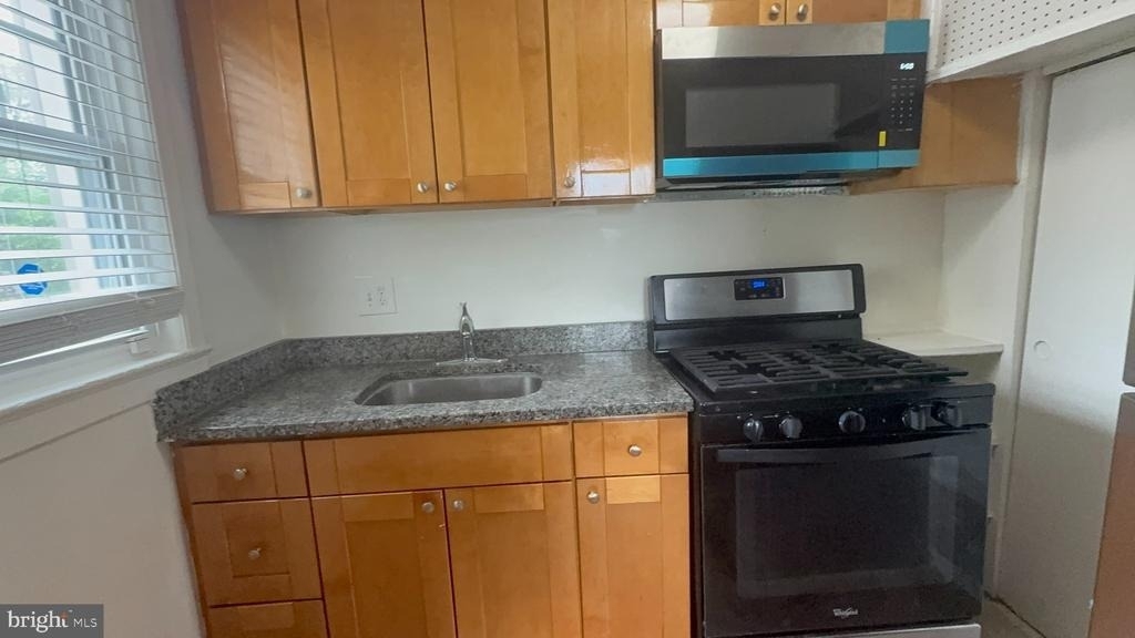 2772 Iverson Street - Photo 5