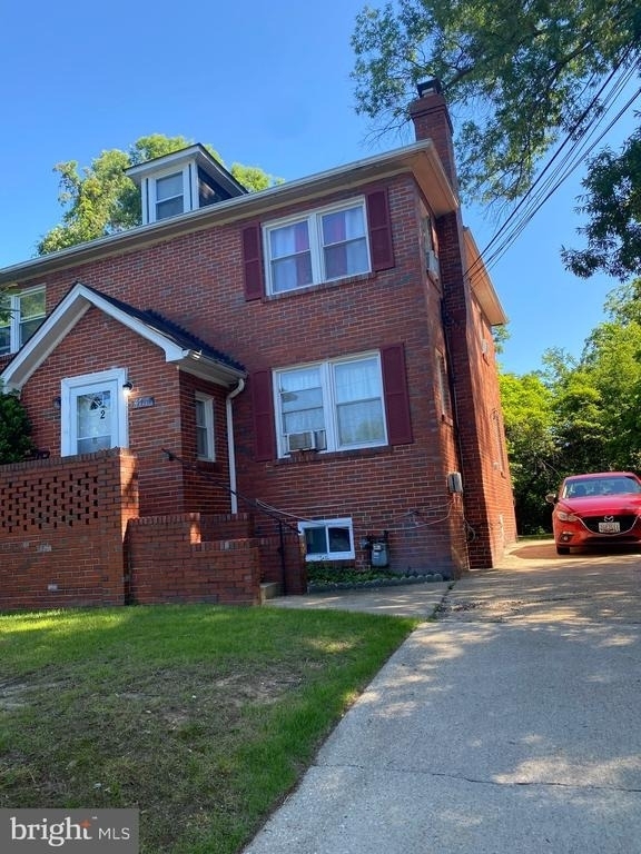 4711 Tecumseh Street - Photo 0