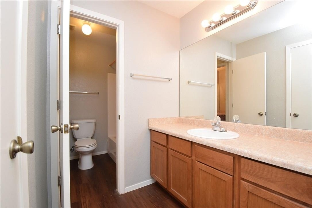 10811 Lanshire Dr - Photo 11