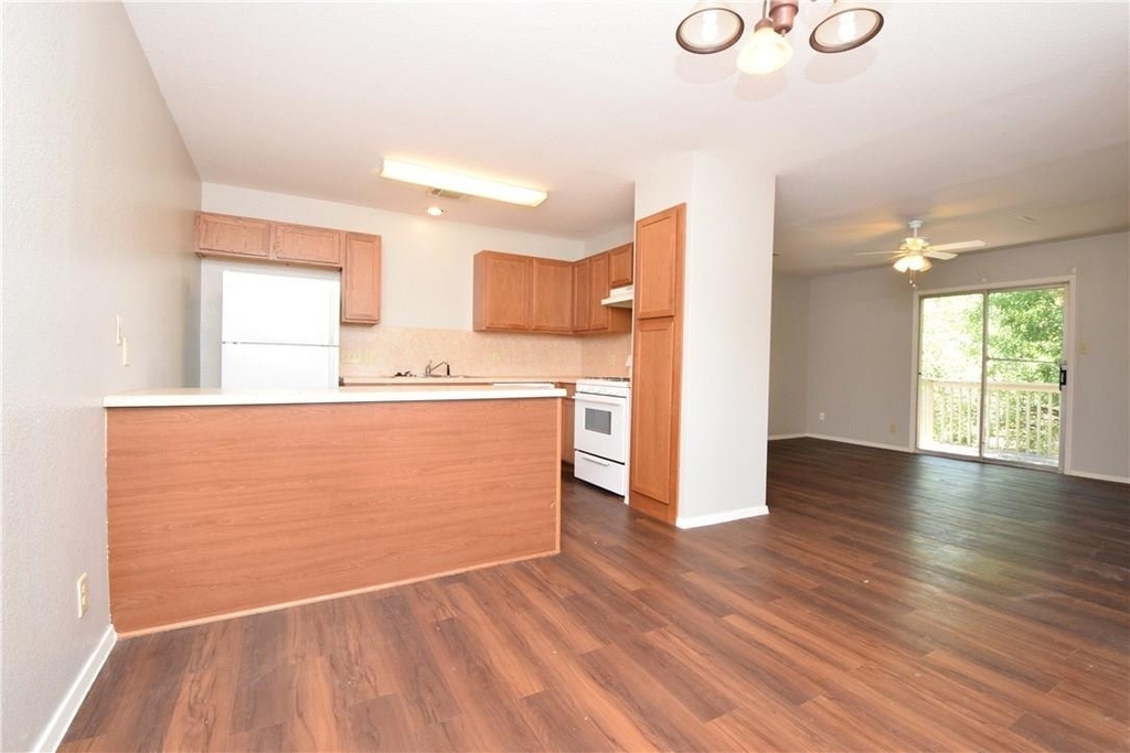 10811 Lanshire Dr - Photo 4