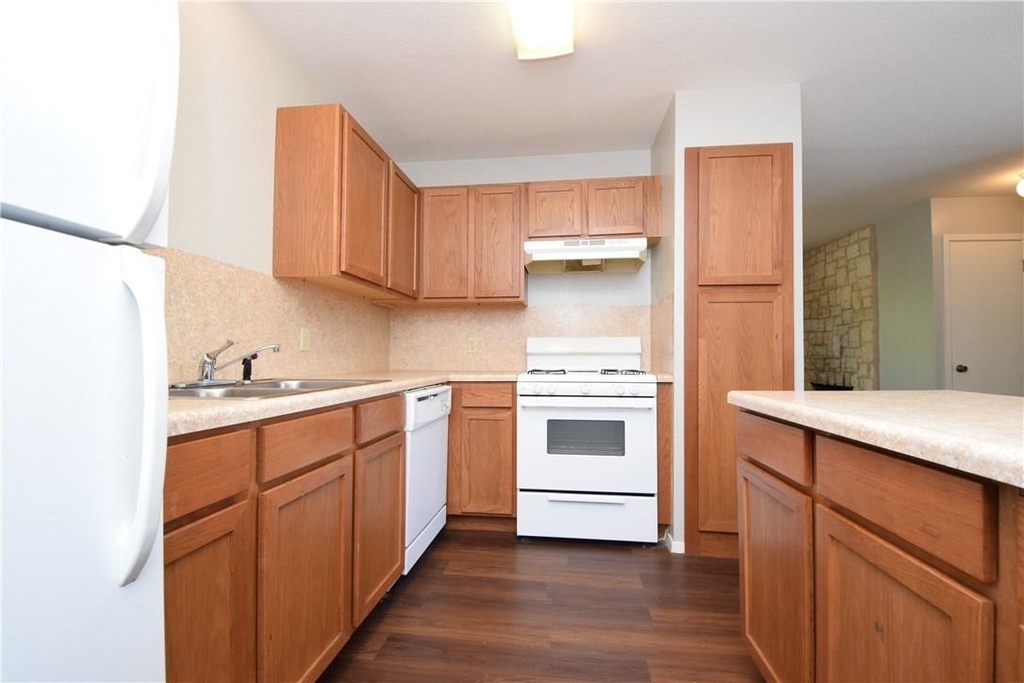 10811 Lanshire Dr - Photo 6