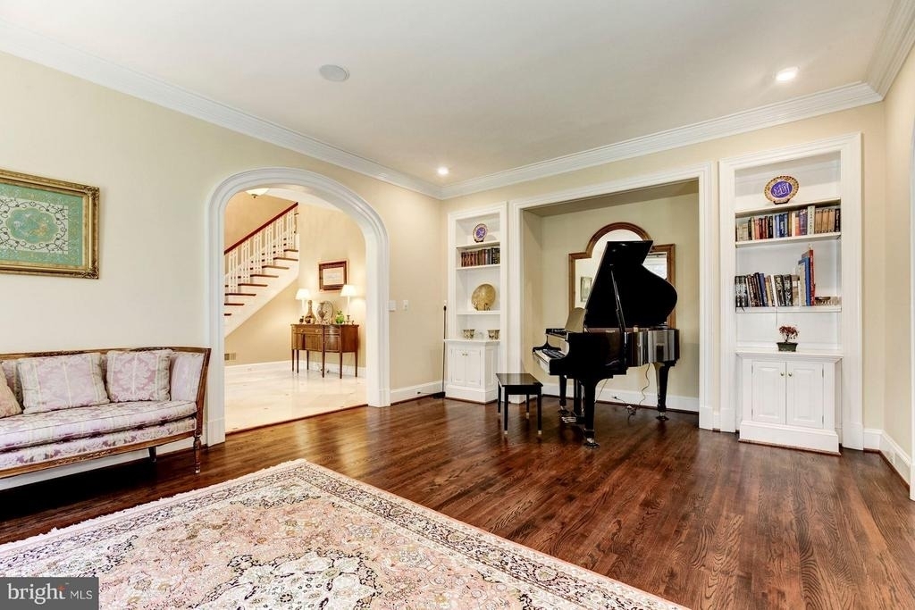 9909 Avenel Farm Drive - Photo 3