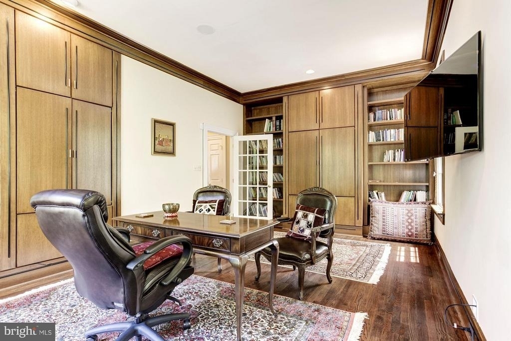 9909 Avenel Farm Drive - Photo 11