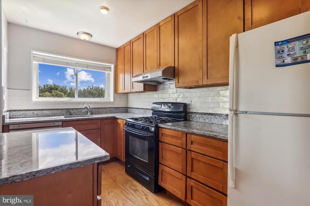 10631 Montrose Avenue - Photo 14