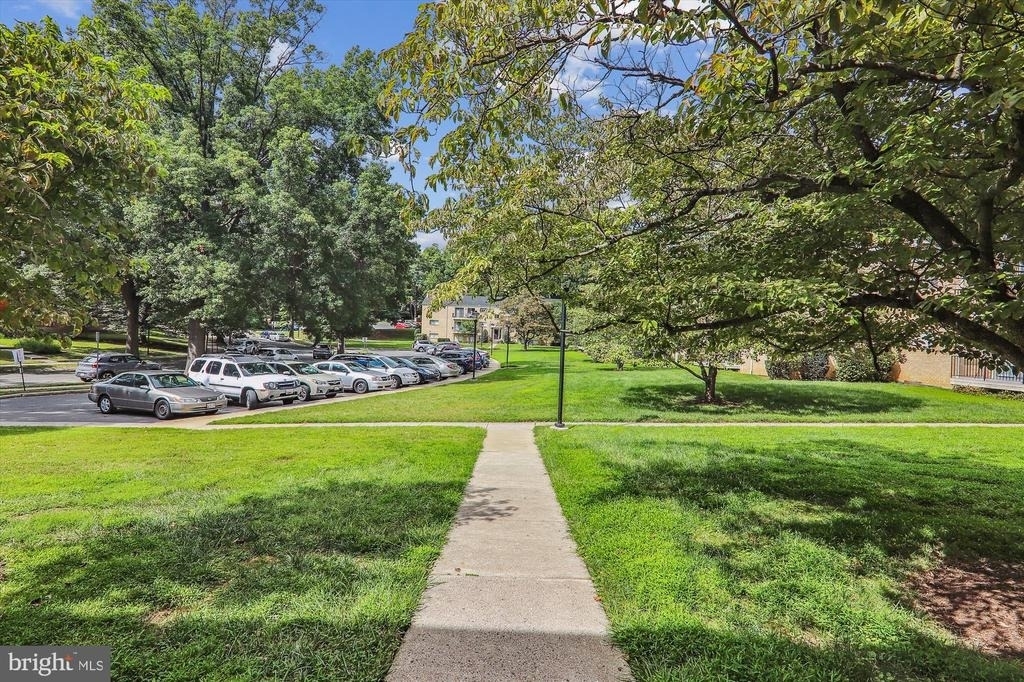 10631 Montrose Avenue - Photo 2