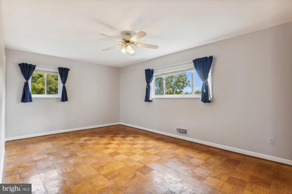 10631 Montrose Avenue - Photo 18