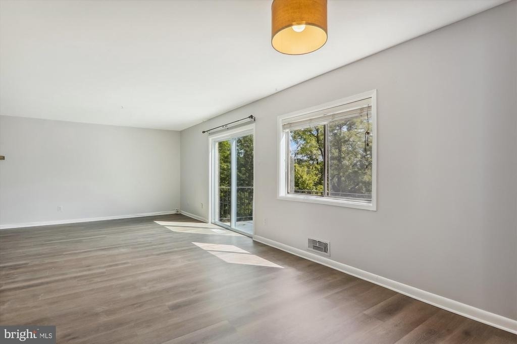 10631 Montrose Avenue - Photo 11