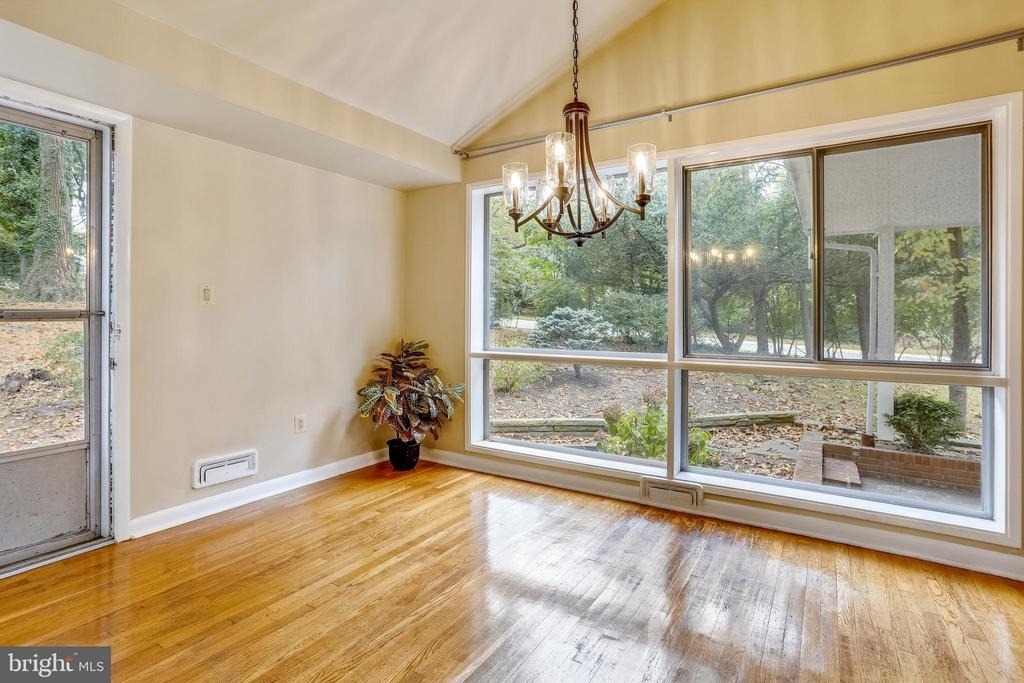 6048 Rossmore Drive - Photo 3