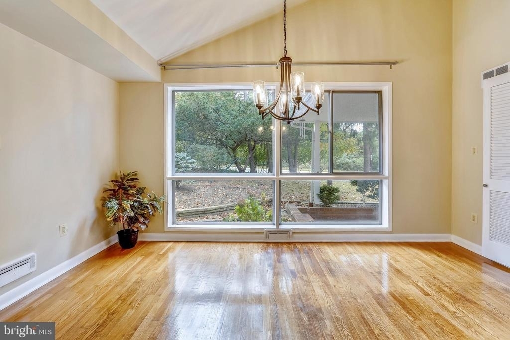 6048 Rossmore Drive - Photo 4