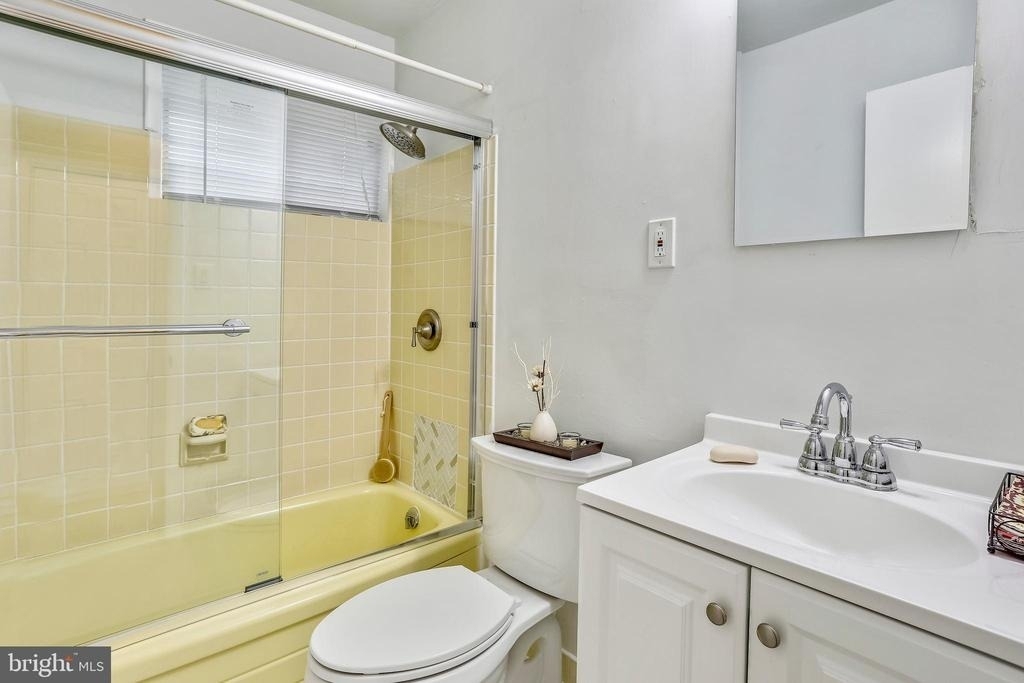 6048 Rossmore Drive - Photo 12