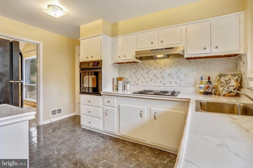 6048 Rossmore Drive - Photo 6