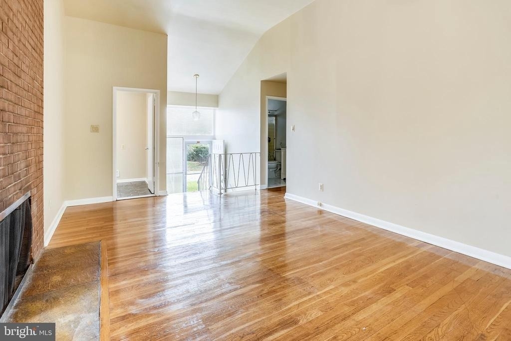 6048 Rossmore Drive - Photo 5