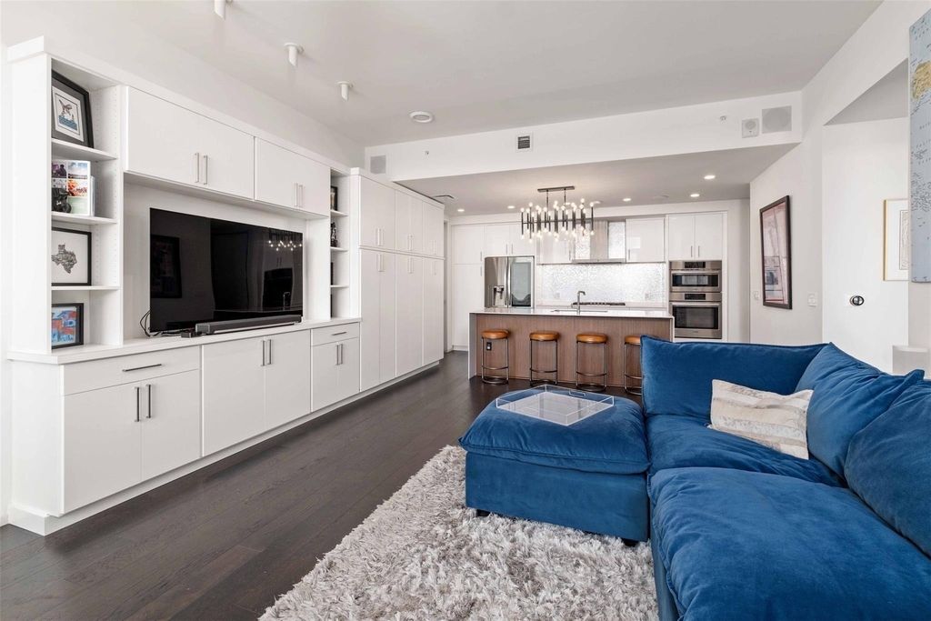 301 West Ave - Photo 2