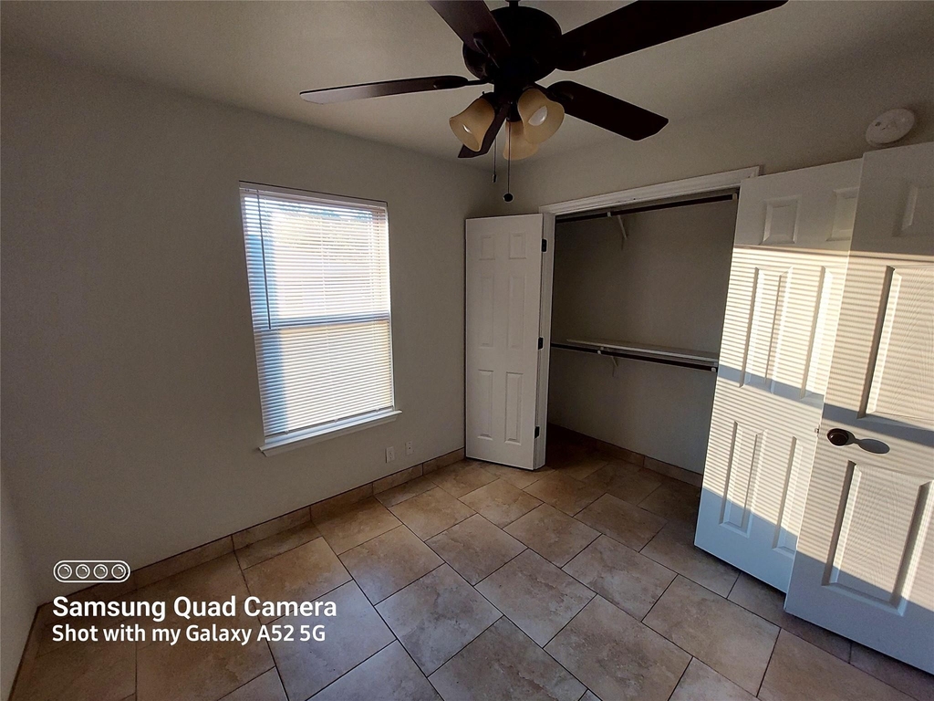 2505 S Oak Ln - Photo 1