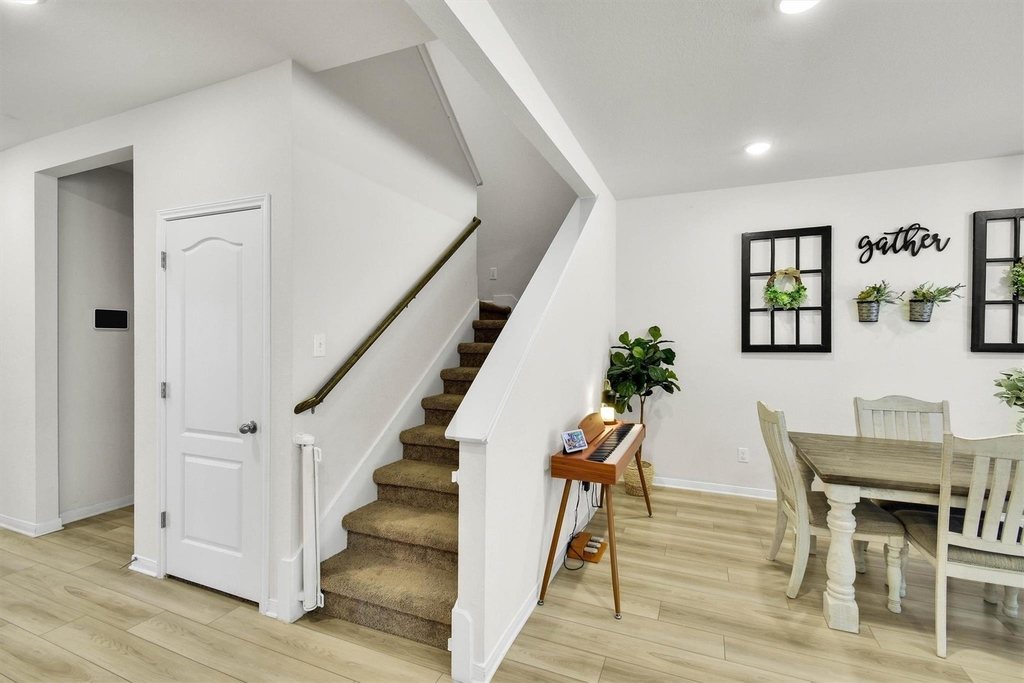 632 Friars Tuck Dr - Photo 3